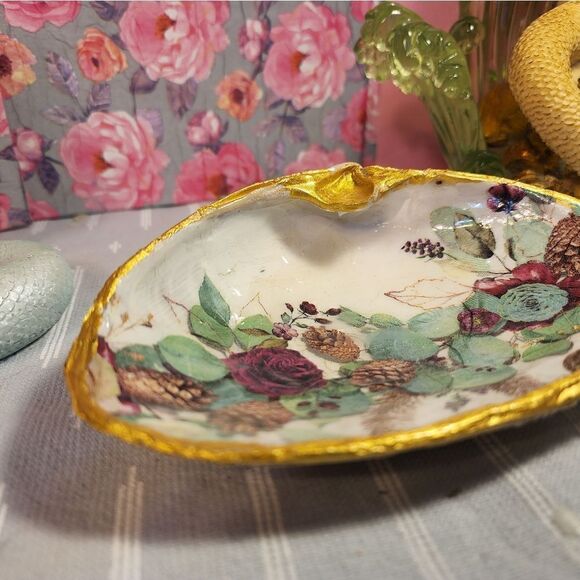 DECOUPAGE CLAM SHELL DECOUPAGE PINECONE AND ROSES - Picture 6 of 10